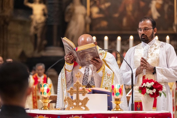 Hl. Qurbana mit Großerzbischof Thattil im Dom zu St. Stephan