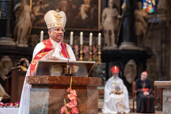 Hl. Qurbana mit Großerzbischof Thattil im Dom zu St. Stephan