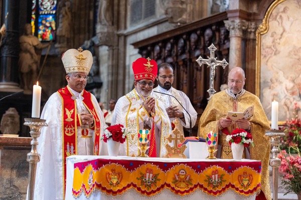 Hl. Qurbana mit Großerzbischof Thattil im Dom zu St. Stephan