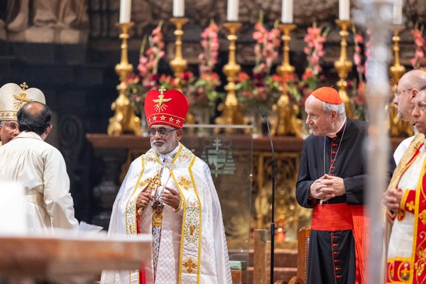 Hl. Qurbana mit Großerzbischof Thattil im Dom zu St. Stephan