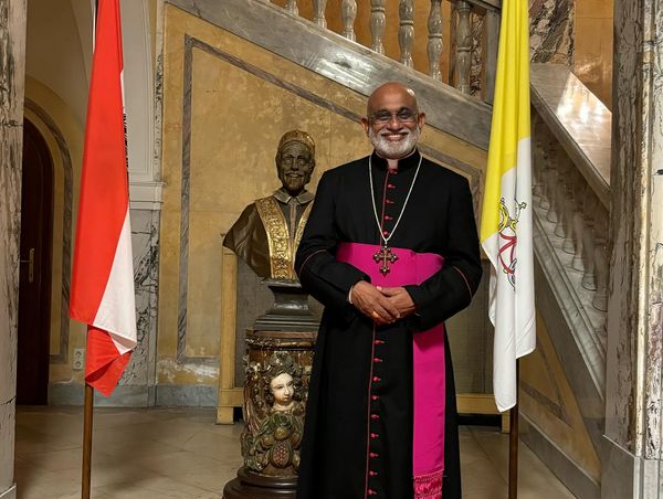 Besuch von Großerzbischof Mar Raphael bei Erzbischof Pedro López Quintana, Apostolischer Nuntius in Österreich