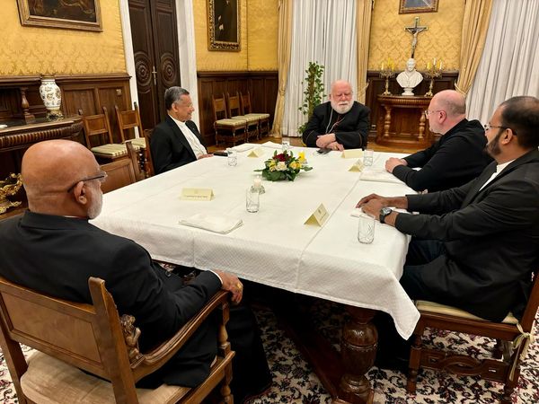 Besuch von Großerzbischof Mar Raphael bei Erzbischof Pedro López Quintana, Apostolischer Nuntius in Österreich