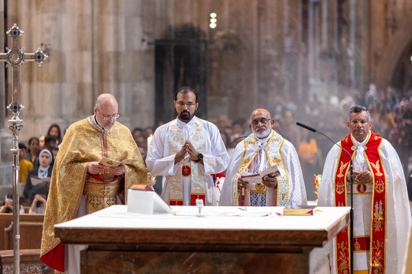 Hl. Qurbana mit Großerzbischof Thattil im Dom zu St. Stephan