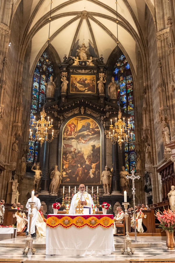 Hl. Qurbana mit Großerzbischof Thattil im Dom zu St. Stephan