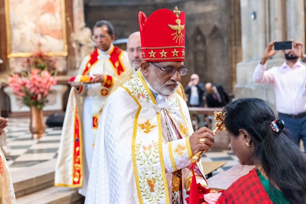 Hl. Qurbana mit Großerzbischof Thattil im Dom zu St. Stephan